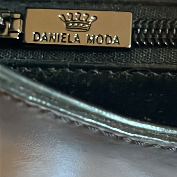NWOT! Daniela Moda Black and Beige Leather Handbag. - Picture 9 of 11